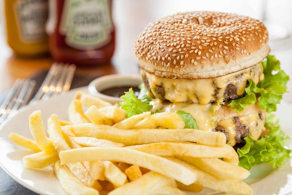 Pullman Rio De Janeiro Sao Conrado Hotel Exterior photo A cheeseburger with chips