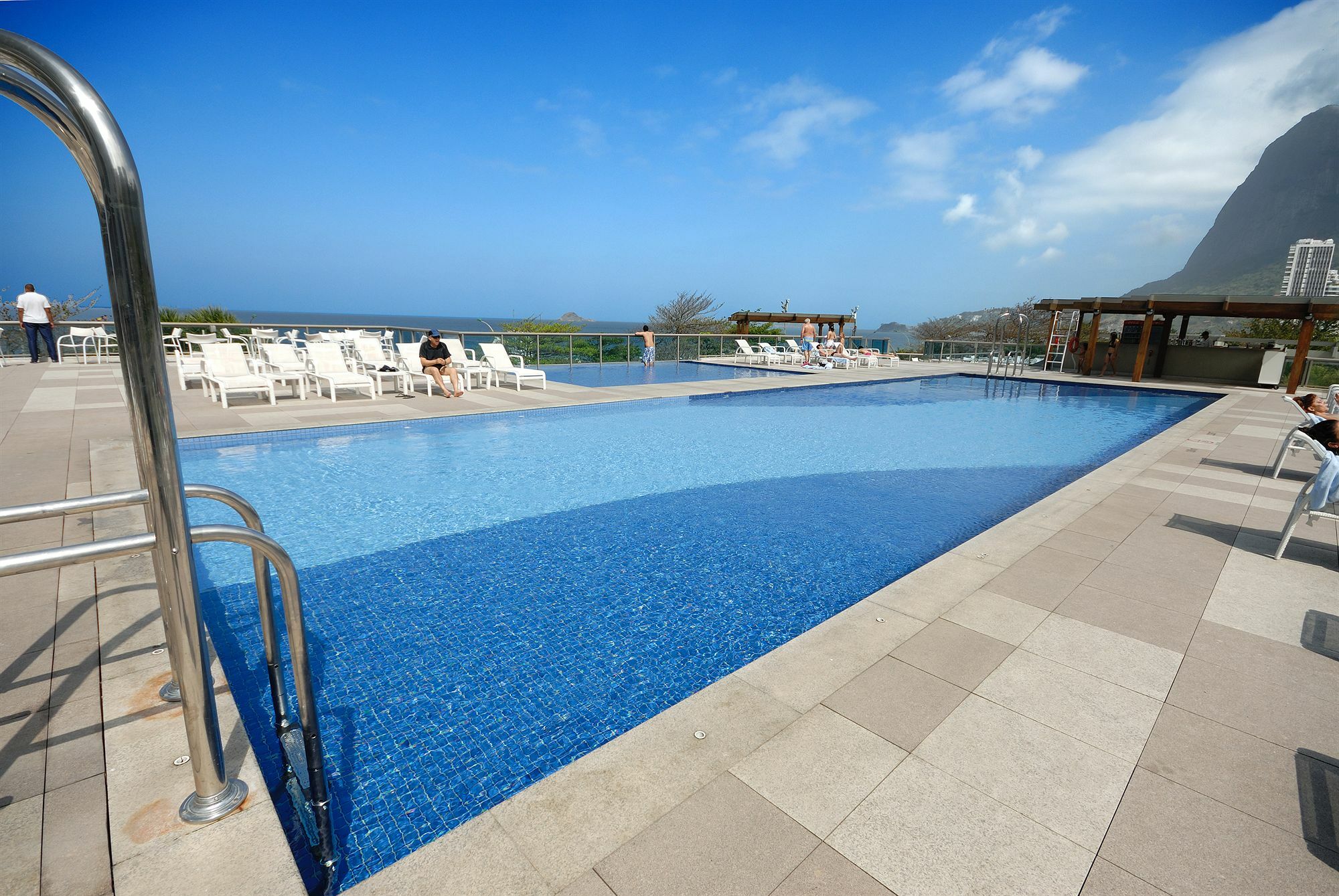 Pullman Rio De Janeiro Sao Conrado Hotel Exterior photo Rooftop pool at the hotel