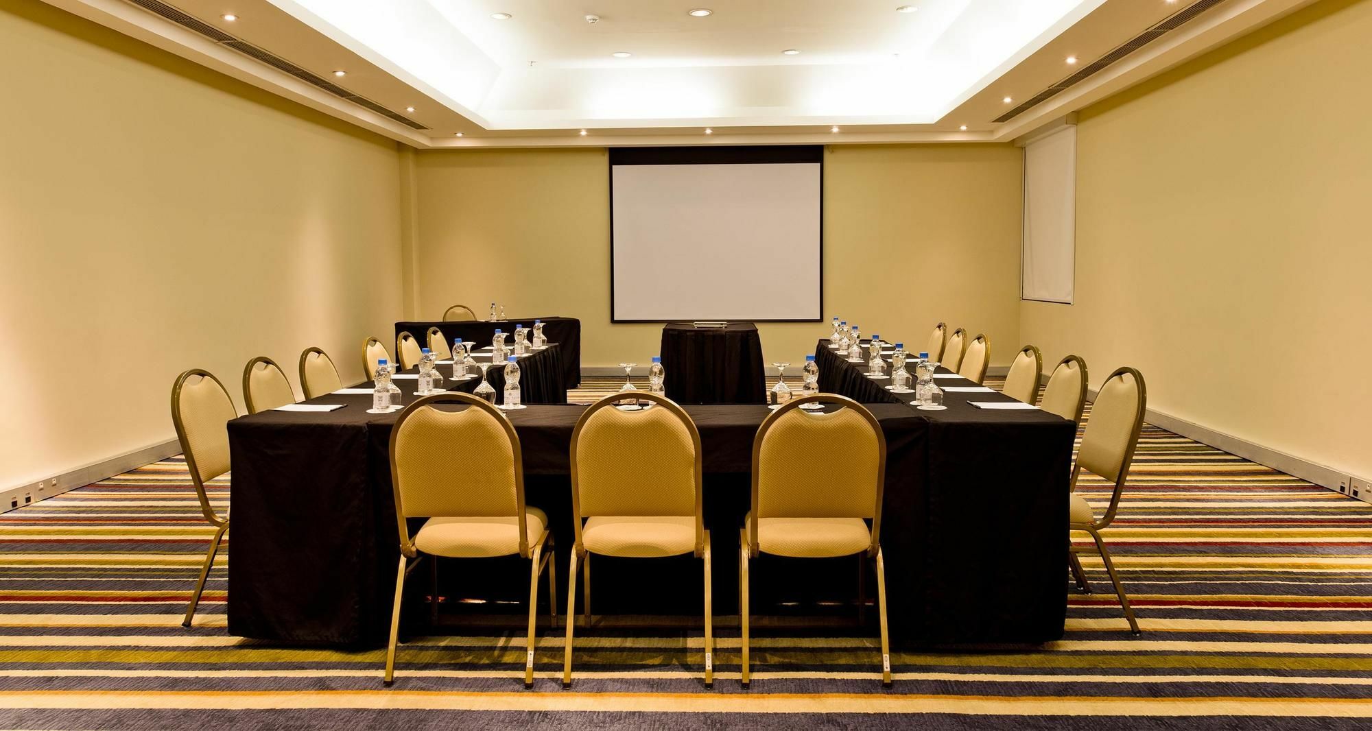 Pullman Rio De Janeiro Sao Conrado Hotel Exterior photo A meeting room at the hotel